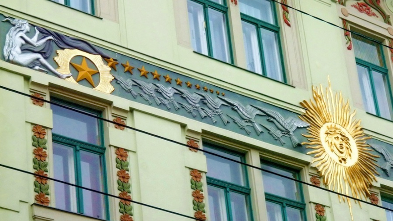 Illustration for article titled Why Budapest Is Famous For Its Art Nouveau Architecture